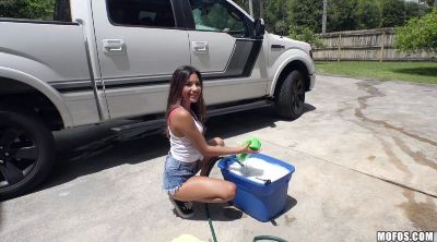 Latina wash dude’s truck – Zaya Cassidy